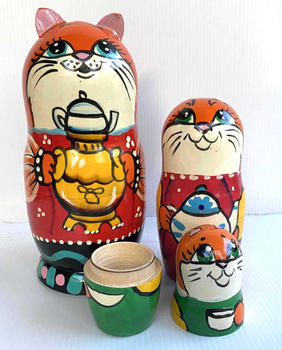 Novelty Matryoshka cat with samovar