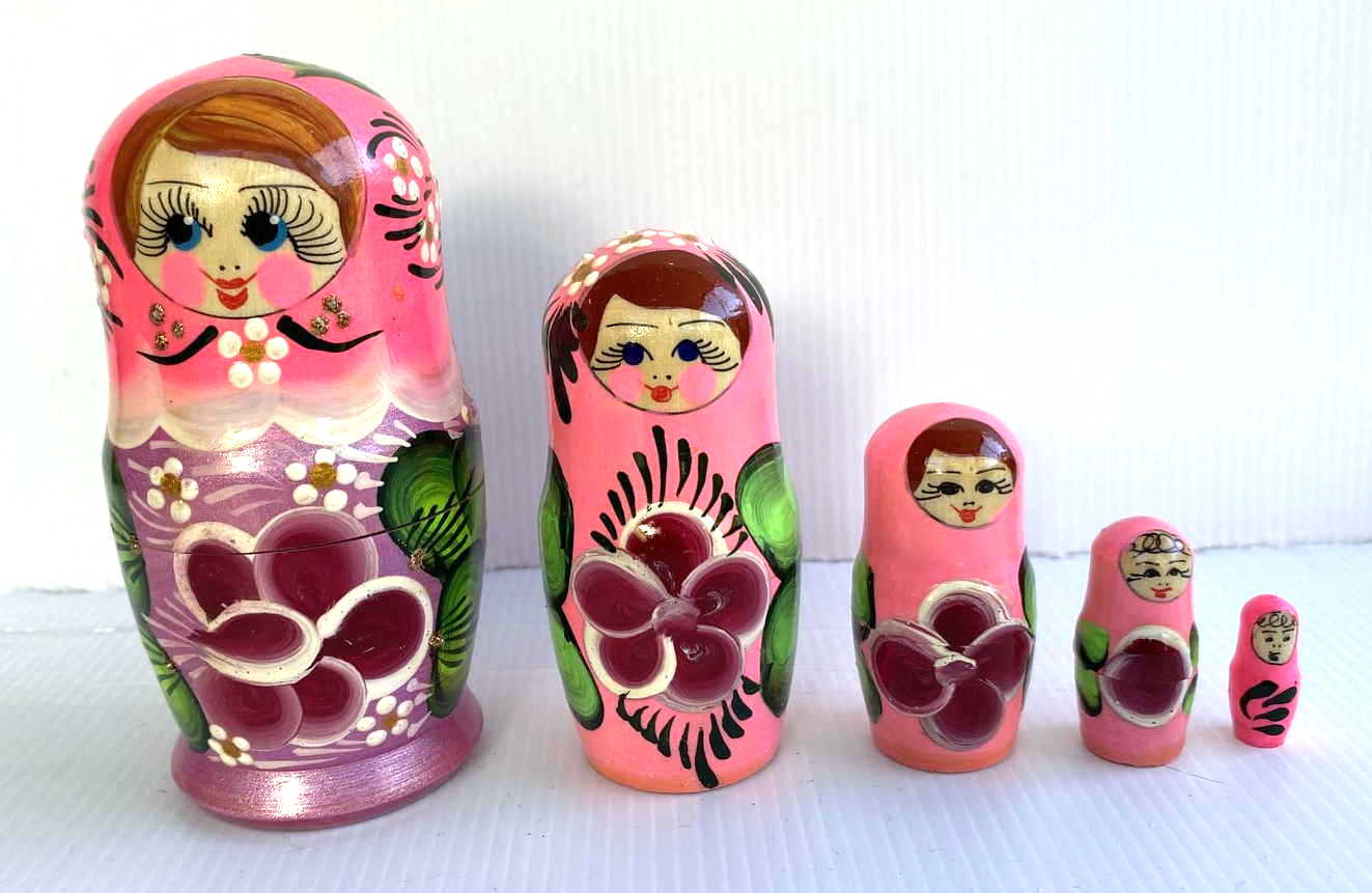 Artists Matryoshka crimson with crimson/green flowers (5 Nested)