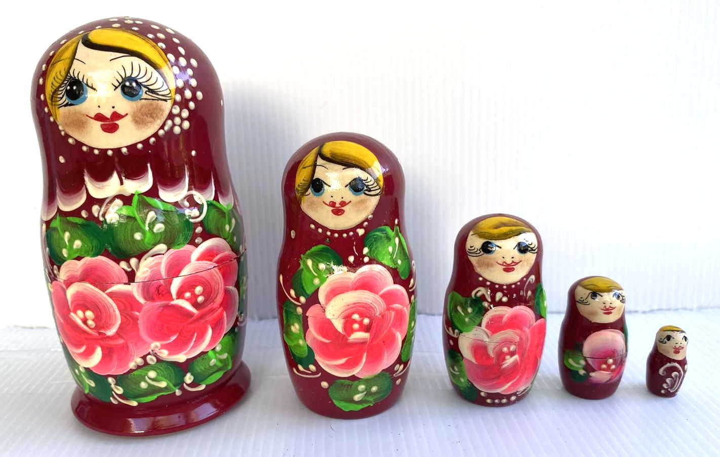 Artists Matryoshka crimson with green/red flowers (5 Nested)