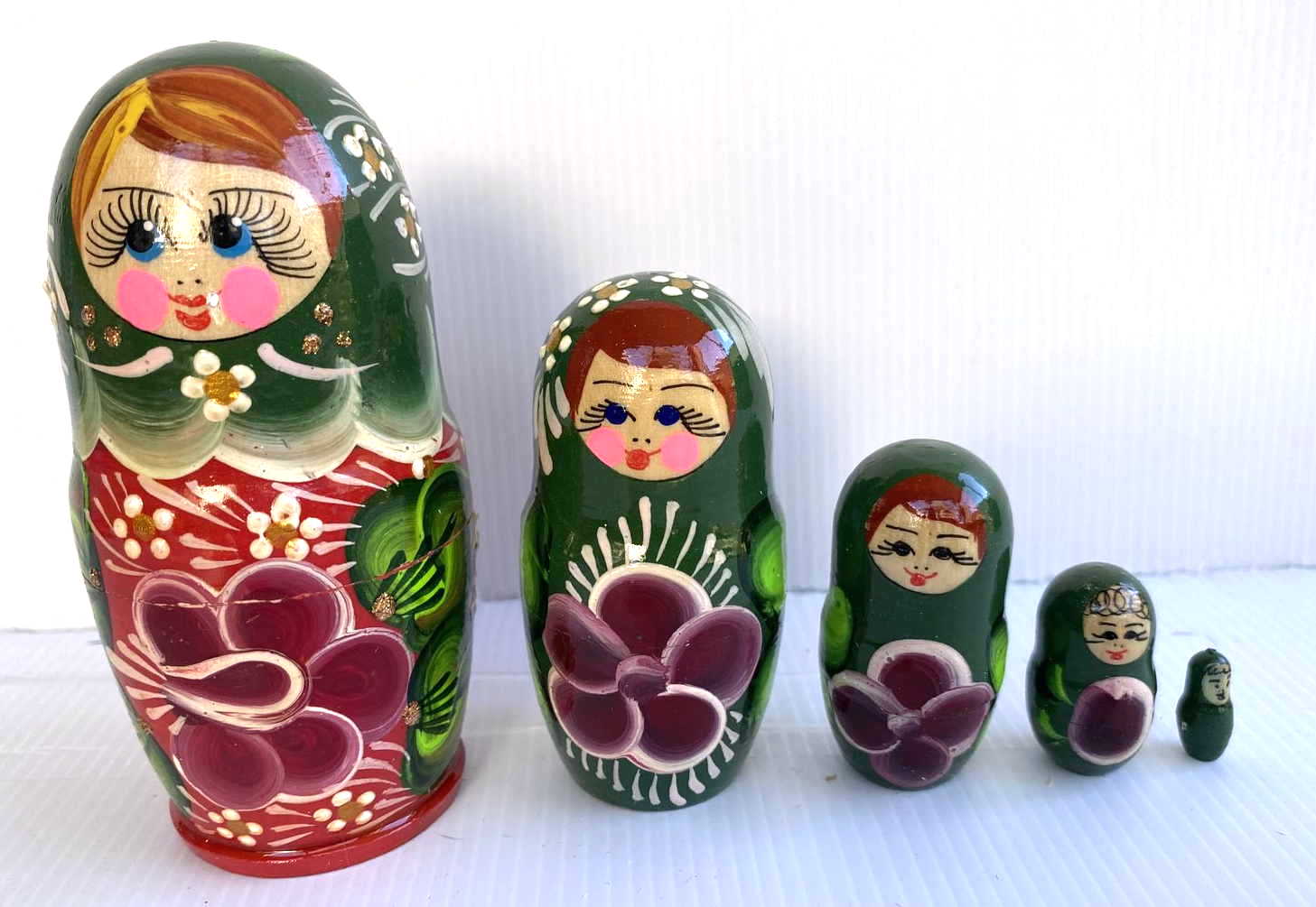 Artists Matryoshka red with green headscarf (5 nested)