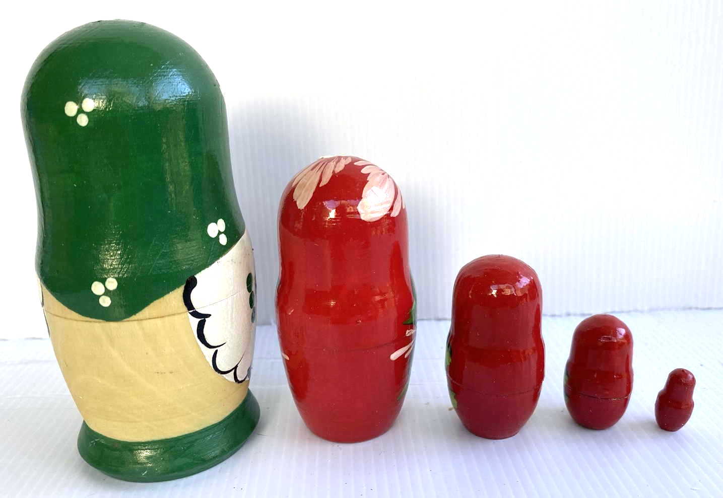 Artists Matryoshka white with green headscarf (5 nested)
