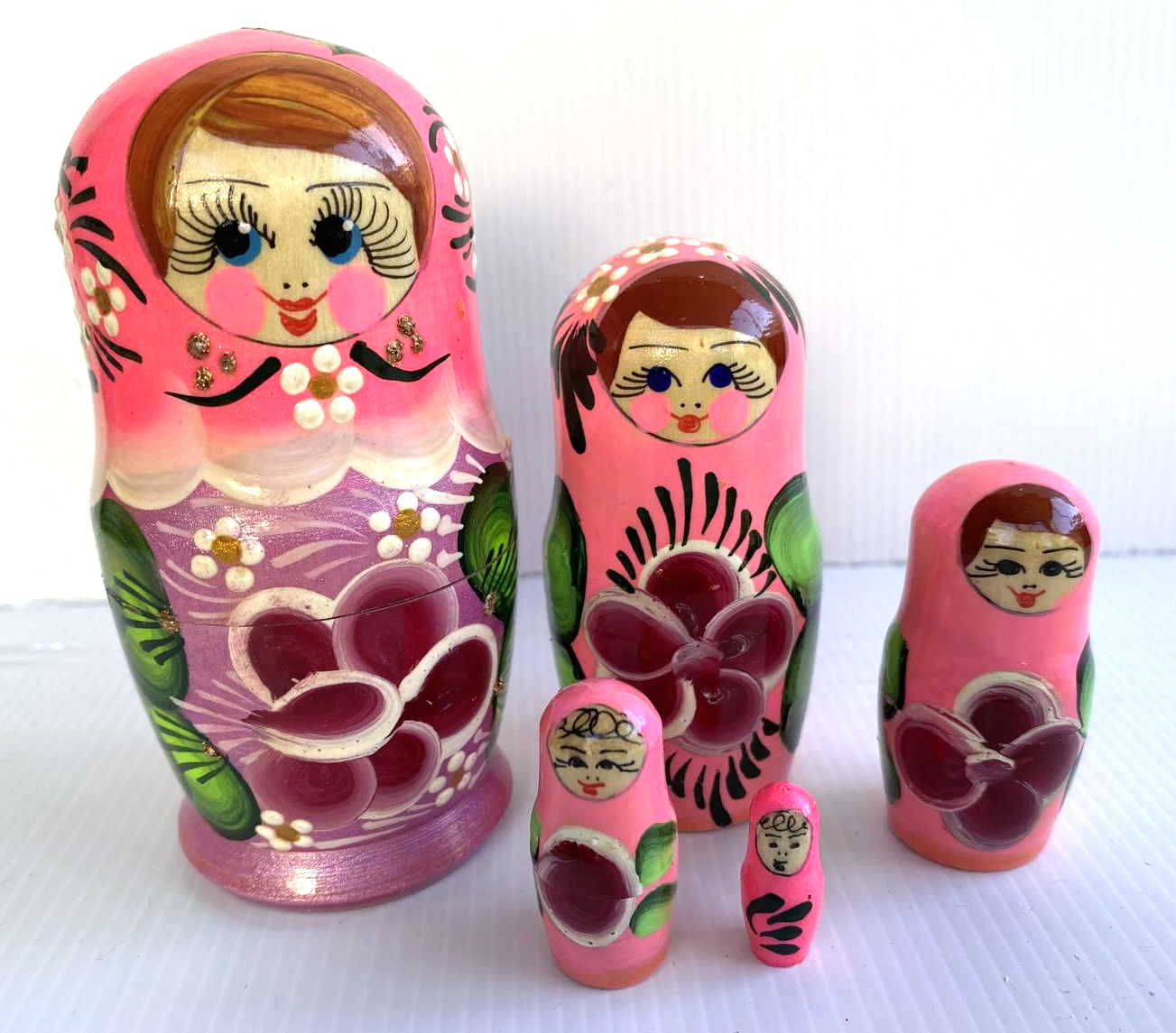 Artists Matryoshka crimson with crimson/green flowers (5 Nested)