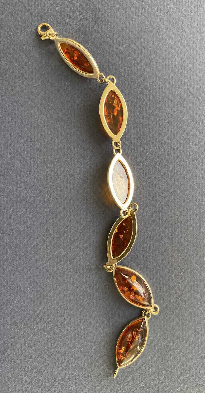 Baltic Amber Marquise Link Bracelet in 9ct Gold