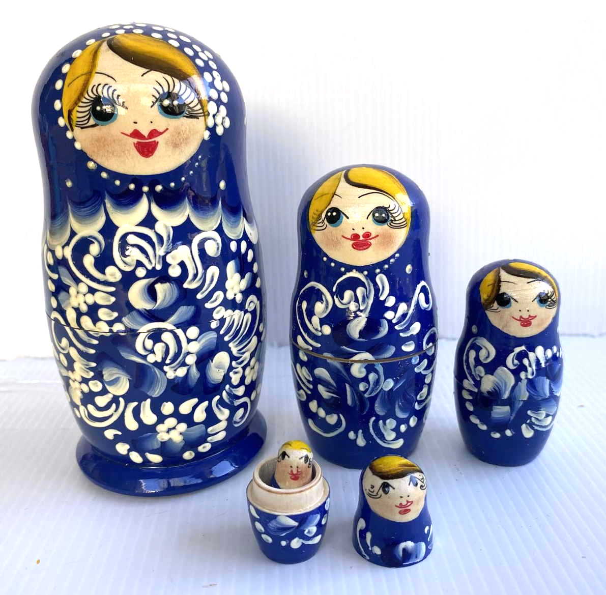 Artists Matryoshka blue with white pattern (5 Nested)