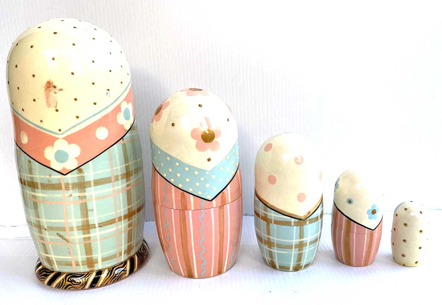 Pastel Mother & Child Nesting Dolls - 5 Nested Set
