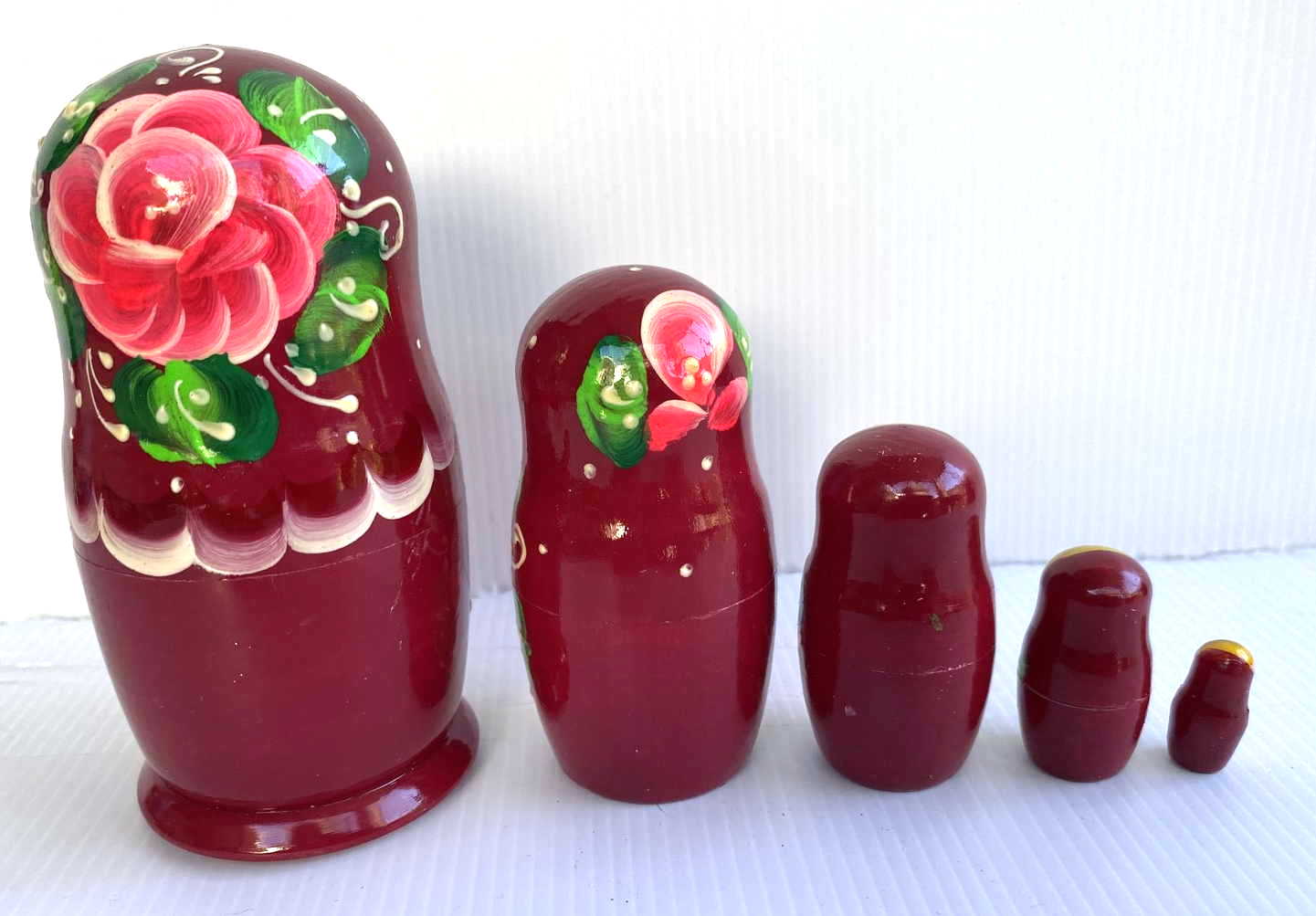 Artists Matryoshka crimson with green/red flowers (5 Nested)