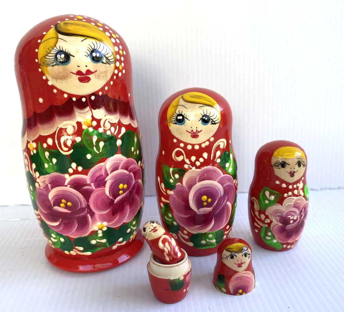 Artists Matryoshka red with mauve green flowers (5 nested)