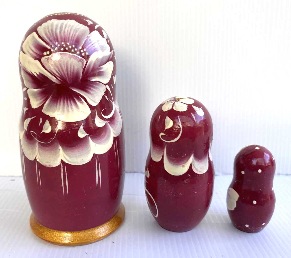 Artists Matryoshka crimson (5 nested)